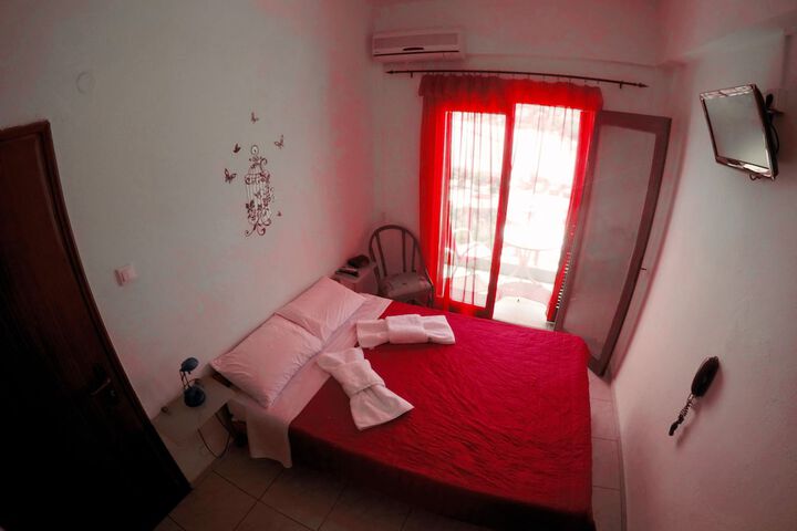 Room 3 of 52
