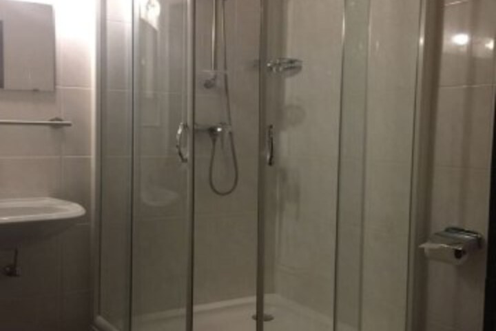 Room 5 of 22