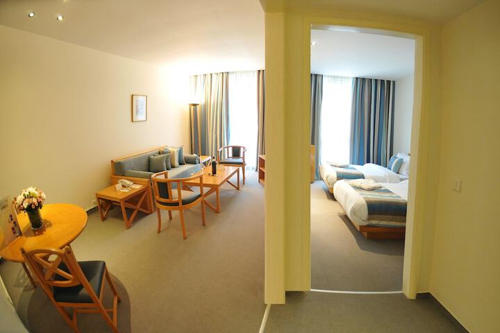 Room 16 of 99