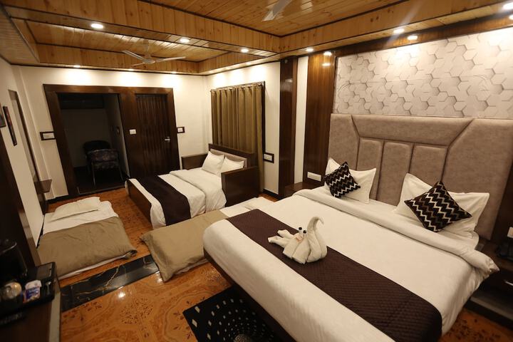 Room 10 of 98