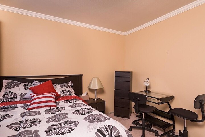 Room 6 of 24