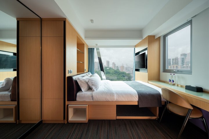 Room 16 of 36
