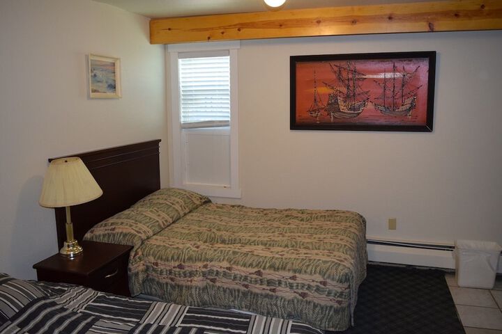 Room 4 of 16
