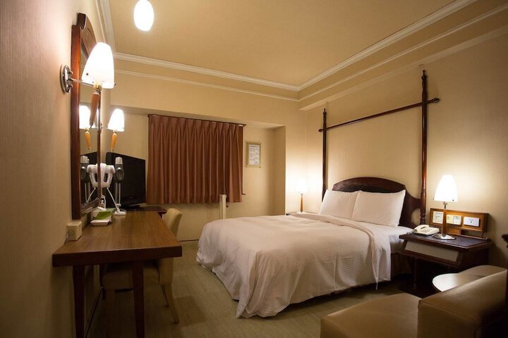Room 3 of 32
