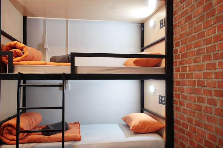Room 7 of 90