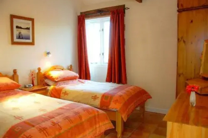 Room 9 of 12
