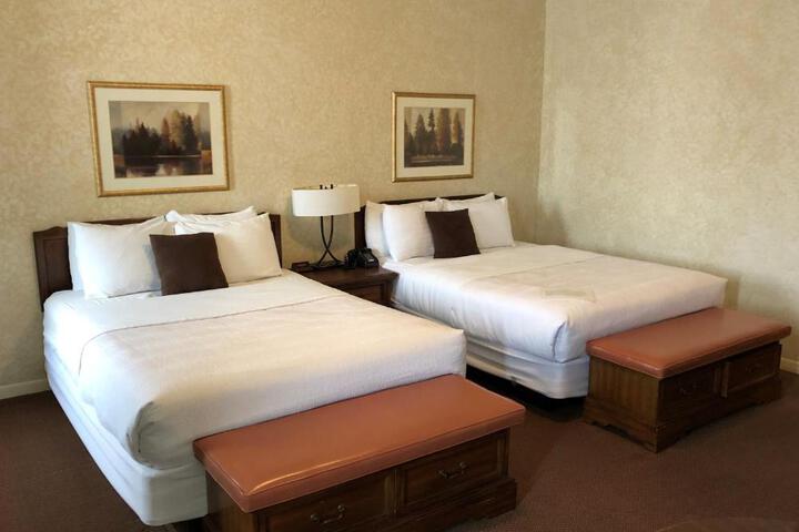 Standard Double Room 2 Queen Beds (2 of 5)