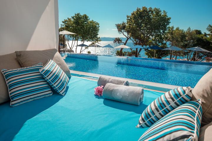Sundeck 89 of 94