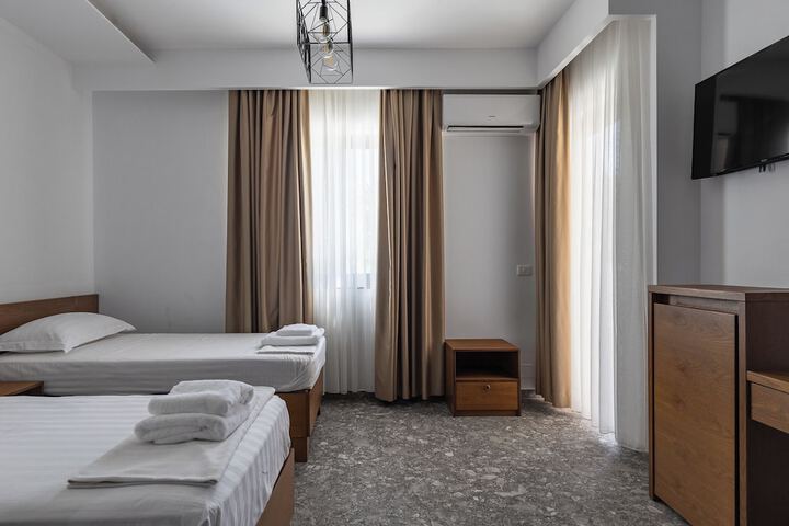 Room 3 of 25