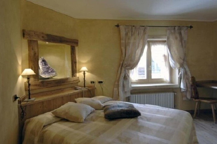 Room 6 of 36