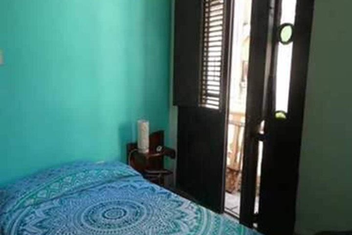 Room 5 of 16