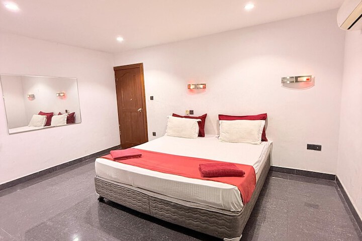 Room 10 of 29