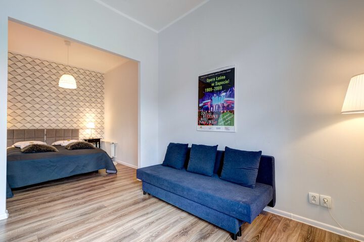 Room 4 of 25