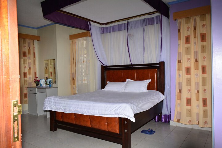Room 3 of 25