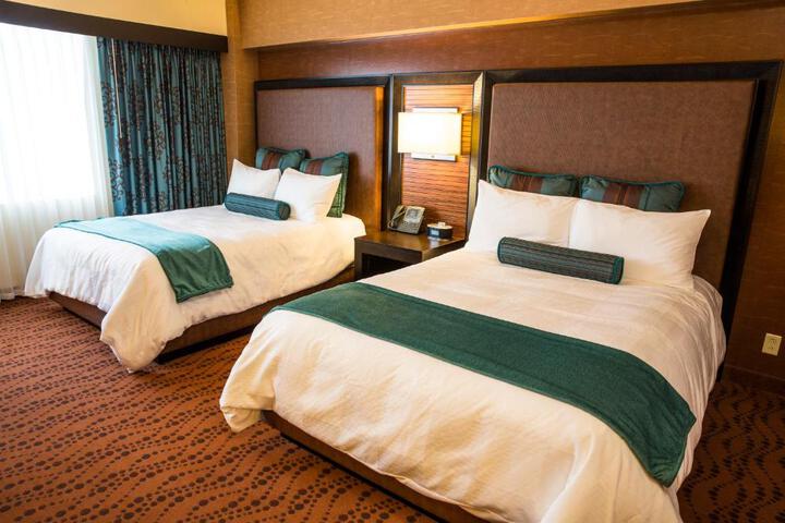 2 Queen Beds (3 of 7)