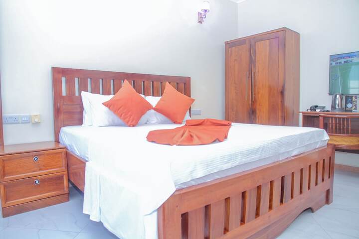Room 28 of 98