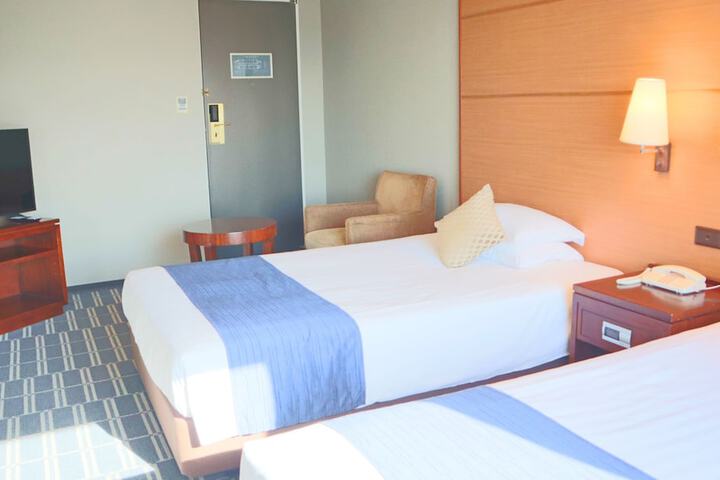 Room 12 of 110