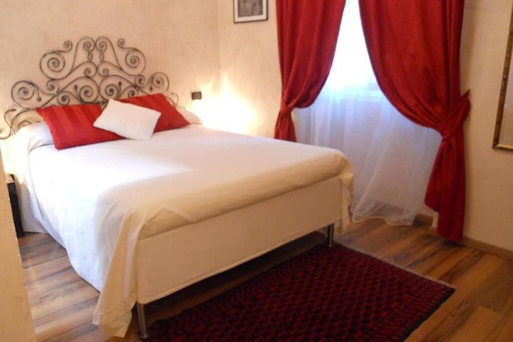 Room 6 of 36