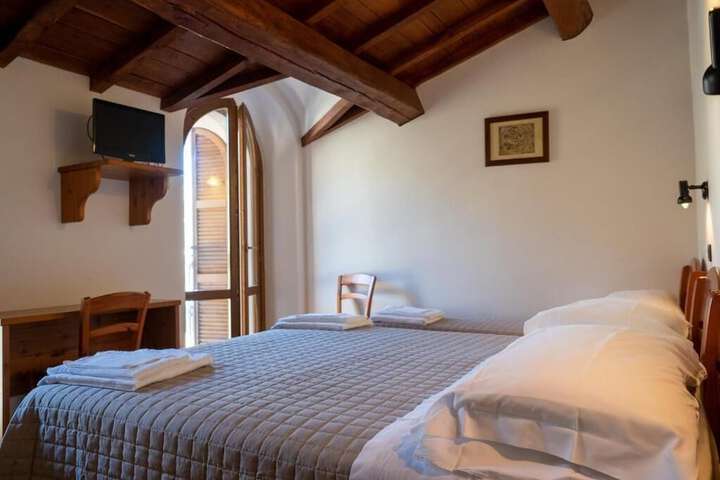 Room 5 of 28