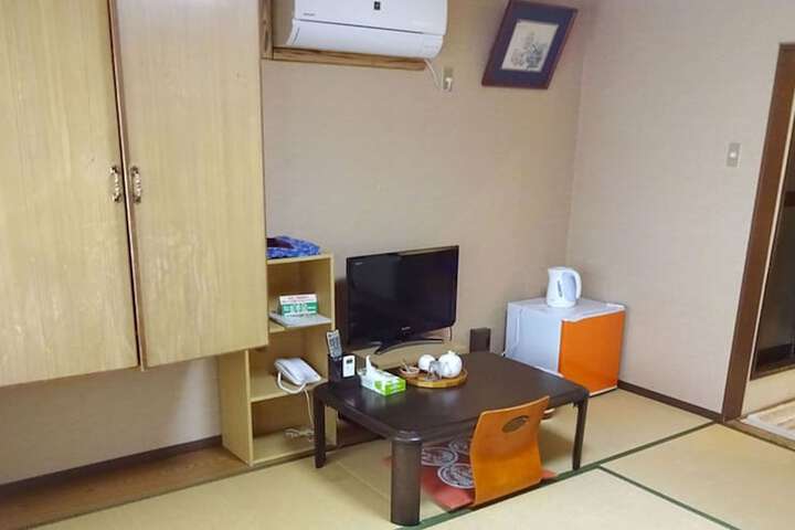 Room 14 of 66