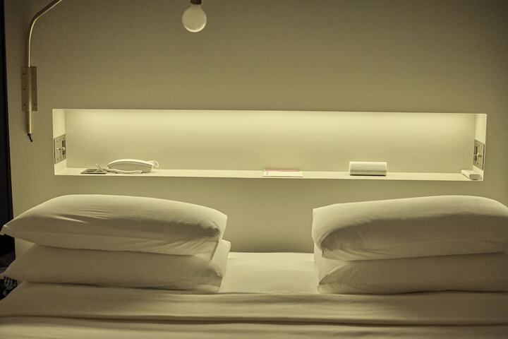 Room 17 of 76