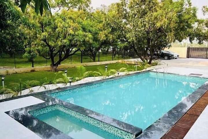 Pool 10 of 15