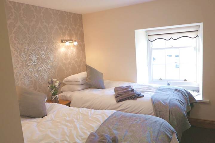 Room 2 of 18