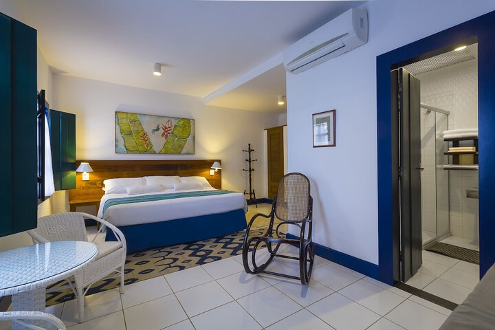 Room 28 of 104