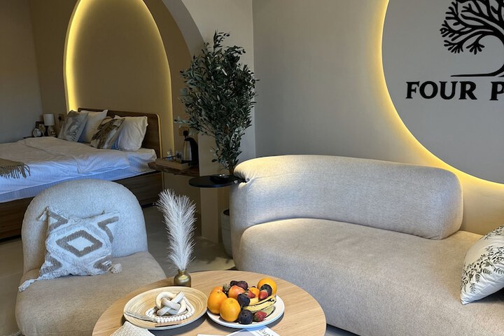 Room 2 of 35