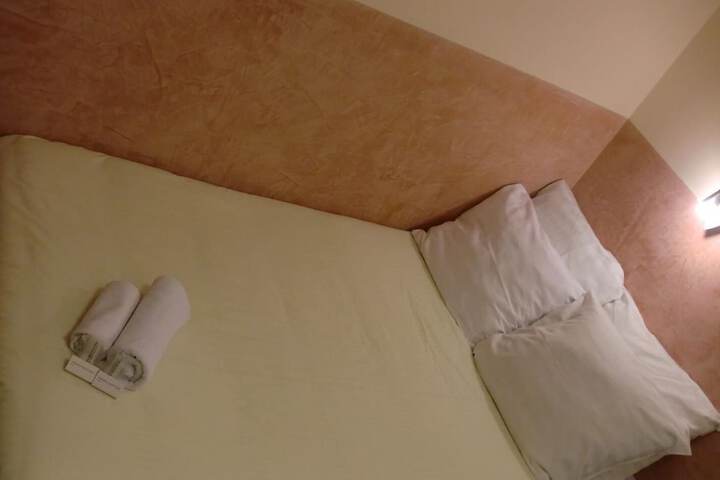 Room 8 of 29
