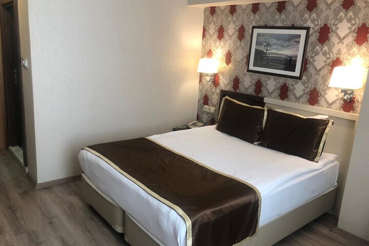 Room 7 of 49