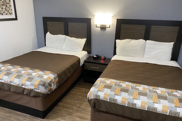 Business King Bed (7 of 9)