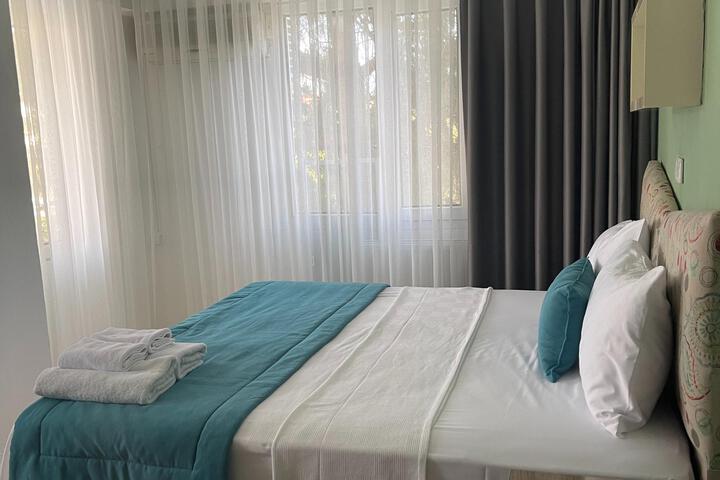 Room 6 of 11