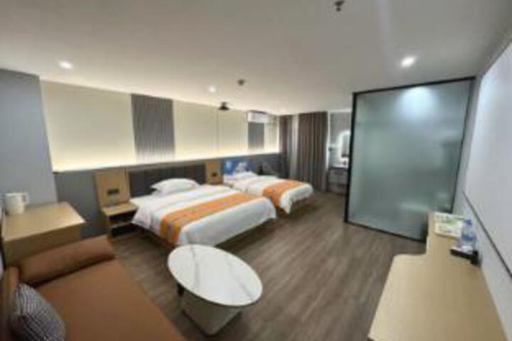 Room 16 of 18