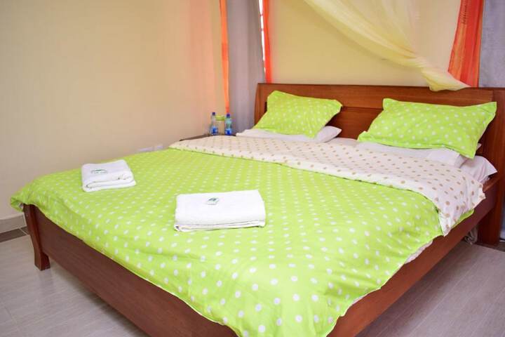 Room 7 of 28