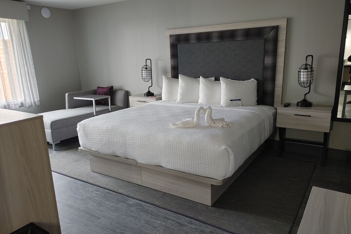 1 King Bed Microwave and Refrigerator WiFi Shower Only (3 of 9)