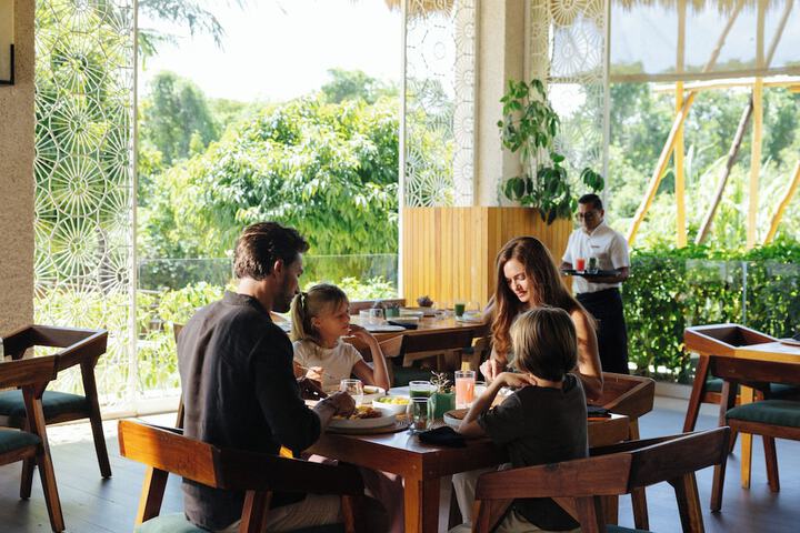 Dining 159 of 165