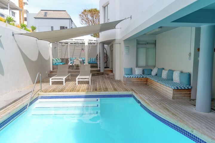Pool 130 of 370