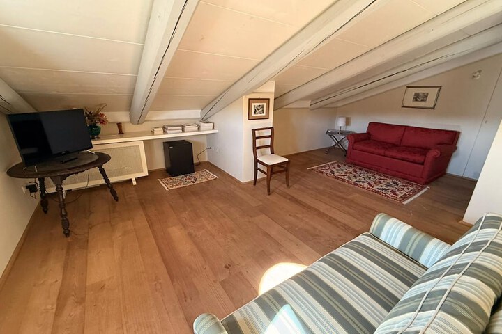 Room 24 of 48