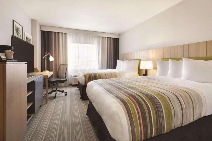 2 Queen Beds (1 of 7)