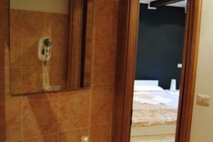 Room 2 of 47