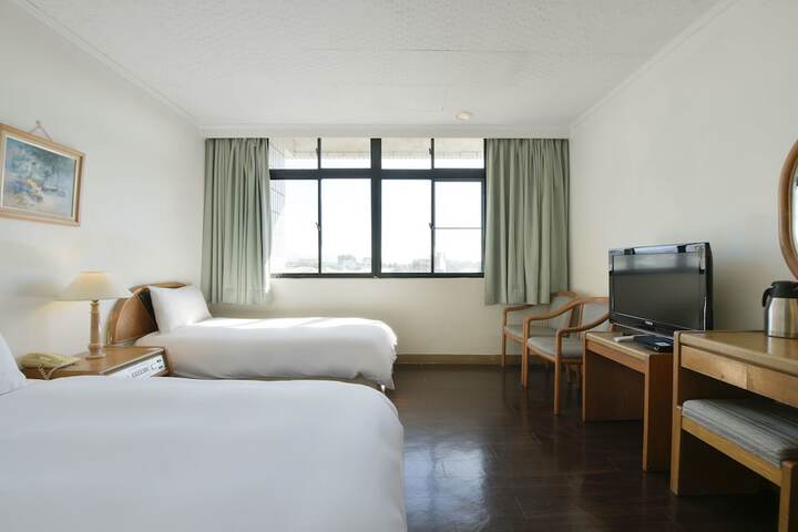 Room 5 of 49