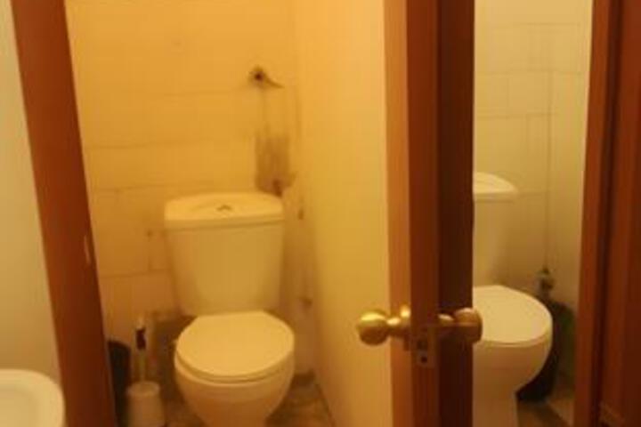 Room 7 of 9