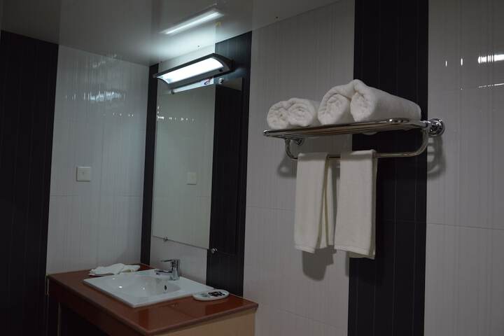 Room 10 of 33