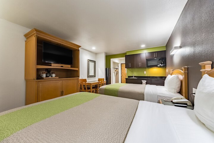Deluxe Room 2 Double Beds Kitchenette (6 of 6)