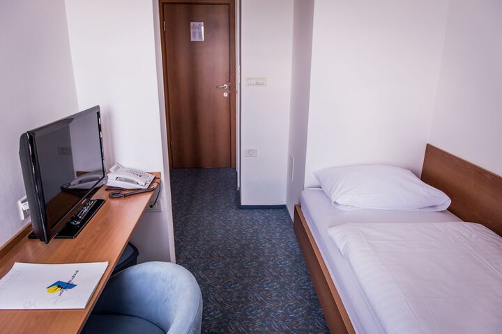 Room 7 of 36