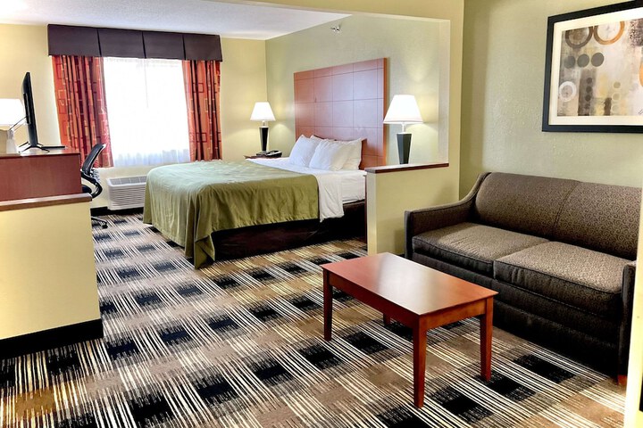 1 King Bed (16 of 24)