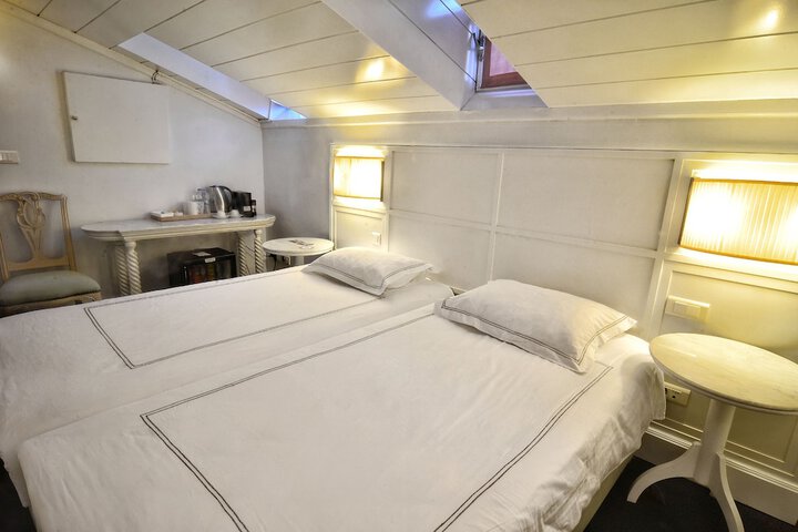 Room 15 of 63