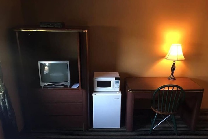Room 5 of 8