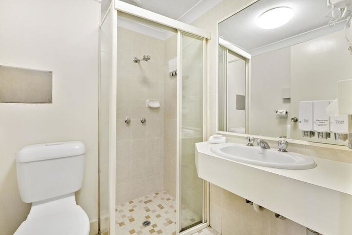 Room 12 of 25